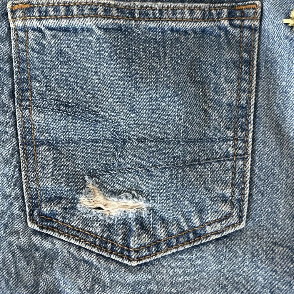 American Eagle Mom Denim Shorts Floral Embroidered Cut Off High Rise Size 00